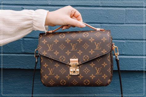 difference between real louis vuitton purse and fake|original louis vuitton bag.